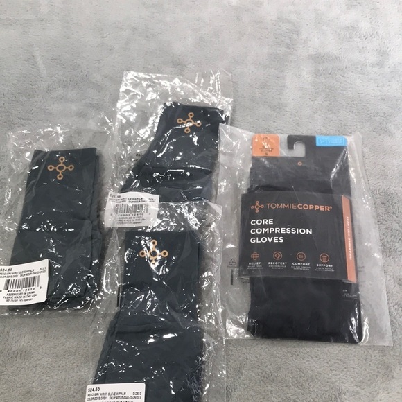 Tommie Copper Pair of Half Finger Gloves and Wrist Recovery Sleeves Size Small - Picture 1 of 10